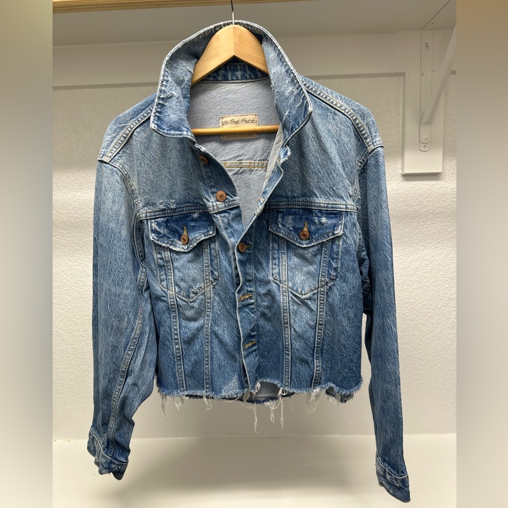 Women’s We the free people denim jean jacket distressed frayed S